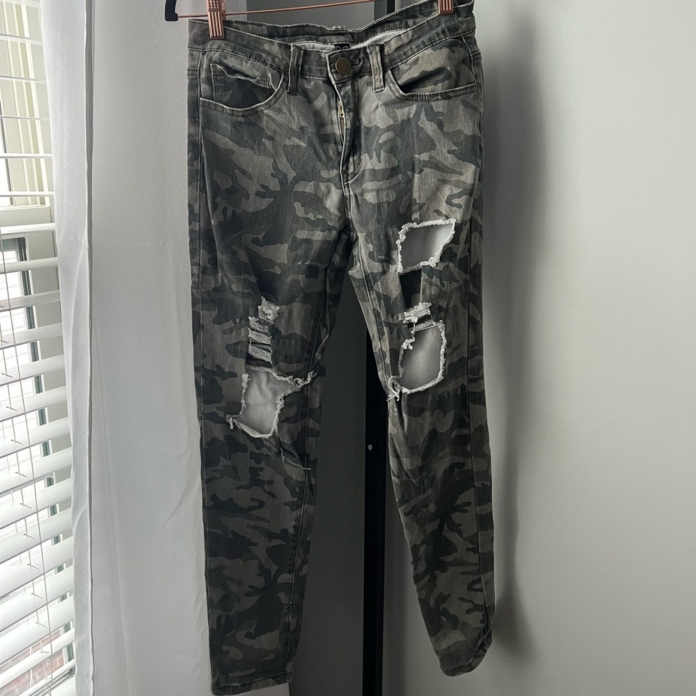 Camo skinny jeans
